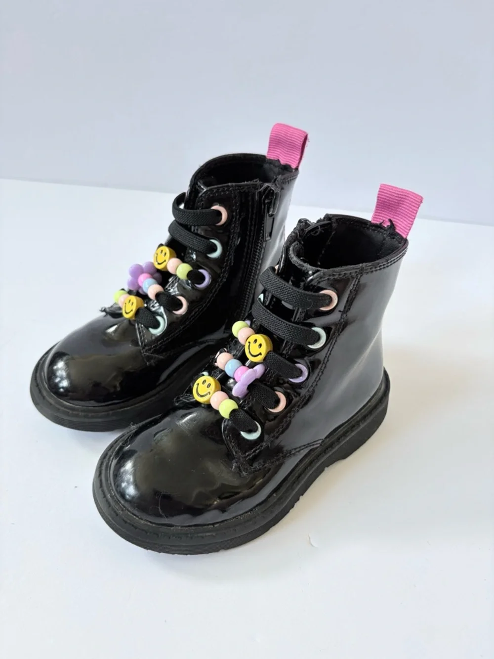 Tucker+Tate Piper Charm Boot Black Faux Patent Leather 7 Smiley Face Flower Cute